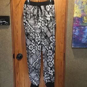 NWOT. Joe Boxer Women’s PJ Pants Size Large Black & White